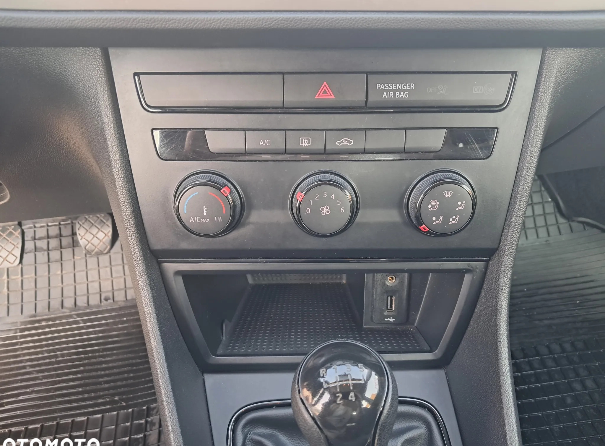 Seat Leon cena 35900 przebieg: 125000, rok produkcji 2018 z Wrocław małe 172